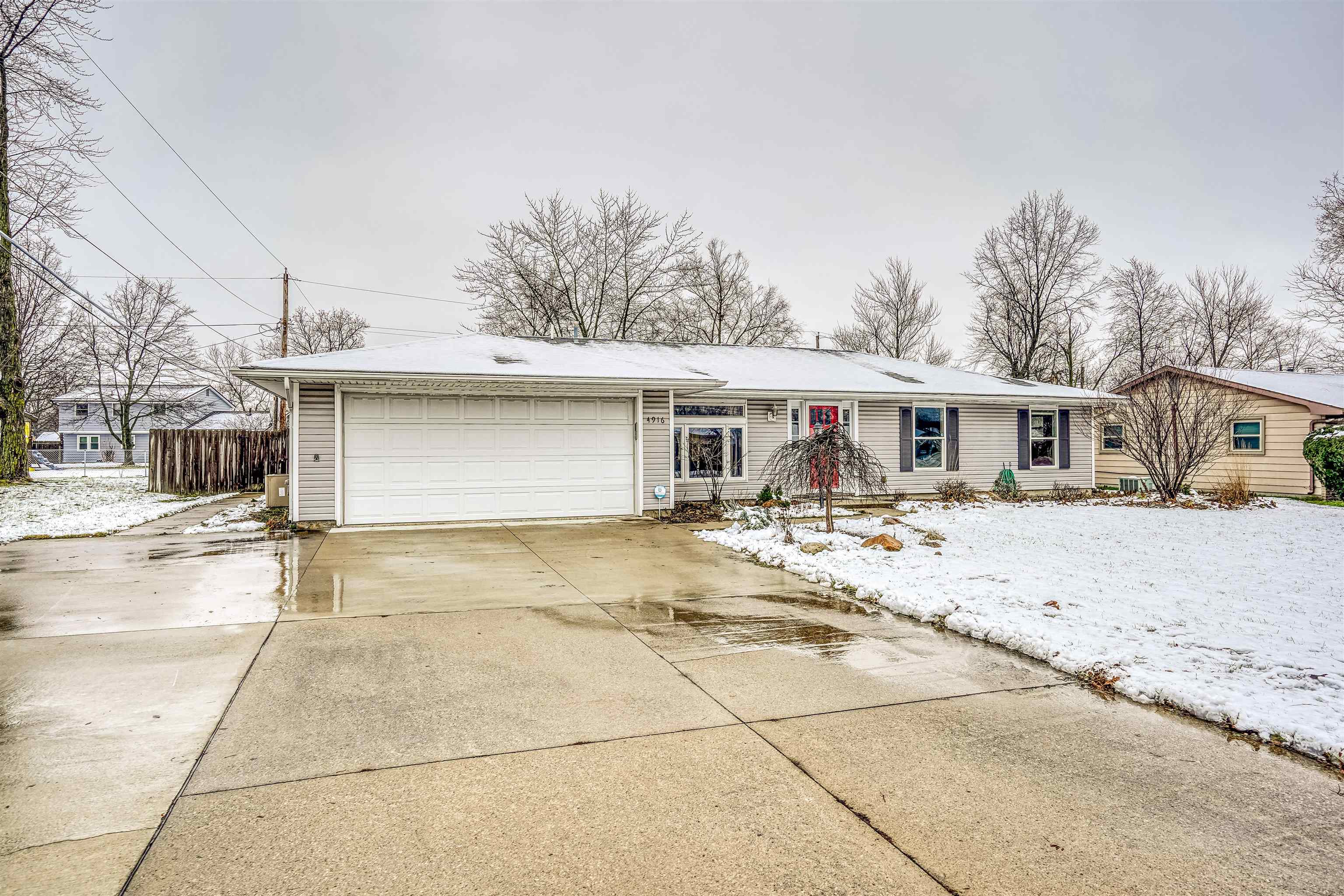 4916 Maplecrest Road Fort Wayne, IN 46835 - Photo 2 of 33