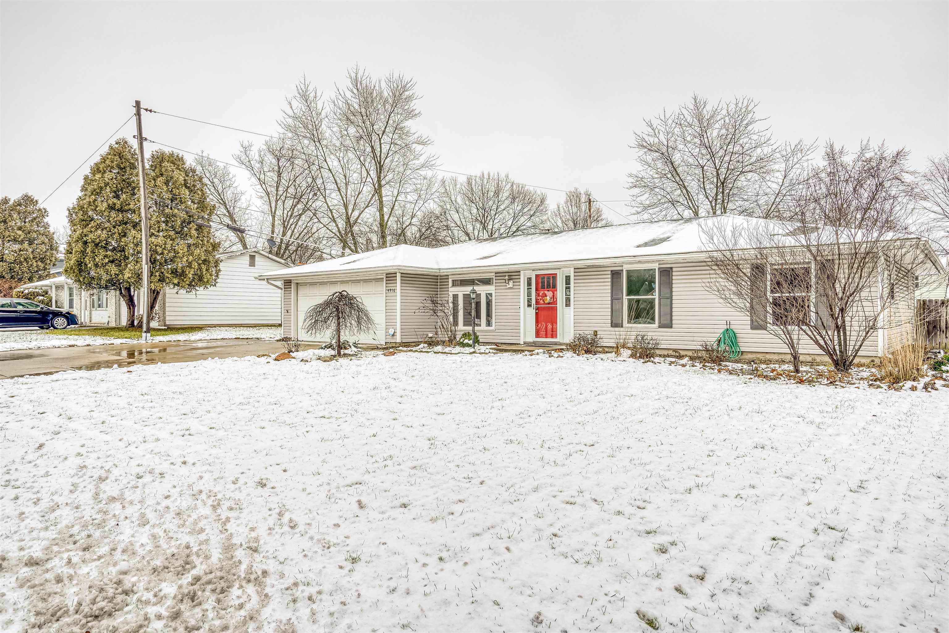 4916 Maplecrest Road Fort Wayne, IN 46835 - Photo 3 of 33