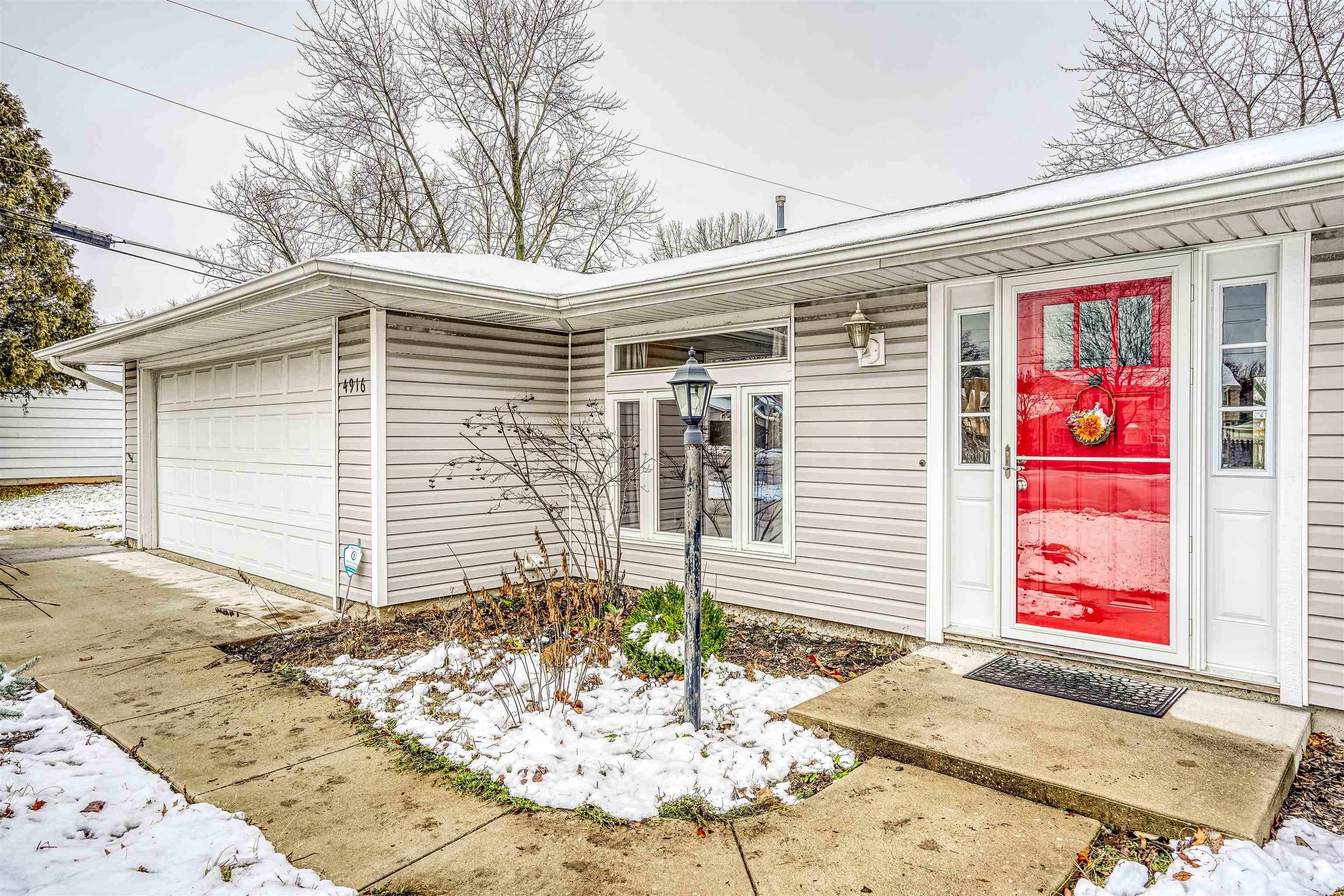 4916 Maplecrest Road Fort Wayne, IN 46835 - Photo 4 of 33