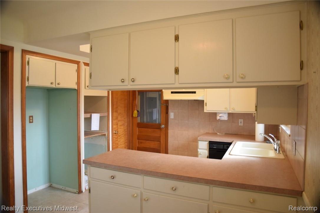 203 Brook Drive Romeo, MI 48065 - Photo 9 of 51 Kitchen (3) (Large).jpeg