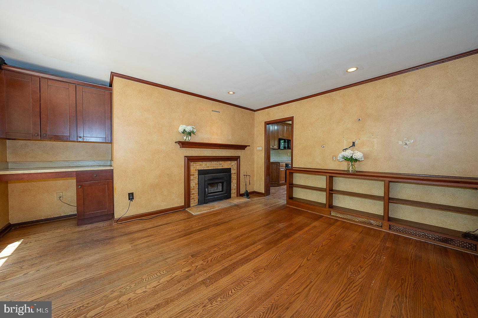 738 Woodcrest Road Wayne, PA 19087 - Photo 10 of 28 Family Room off the Kitchen with hardwood floors