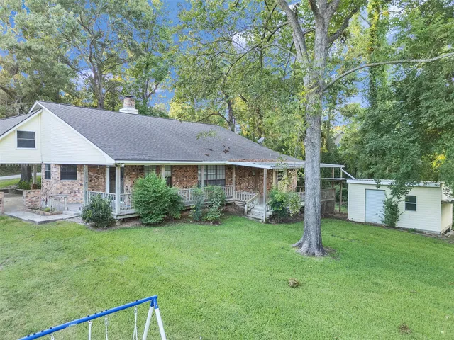 $549,900 | 185 Lake Drive, Onalaska, TX 77360