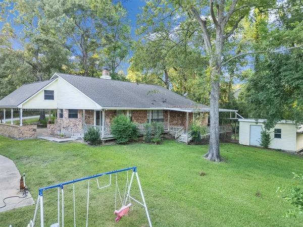 $425,000 | 185 Lake Drive, Onalaska, TX 77360