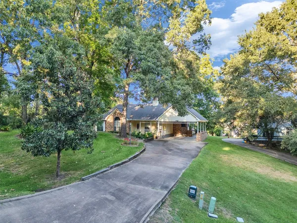 $425,000 | 185 Lake Drive, Onalaska, TX 77360