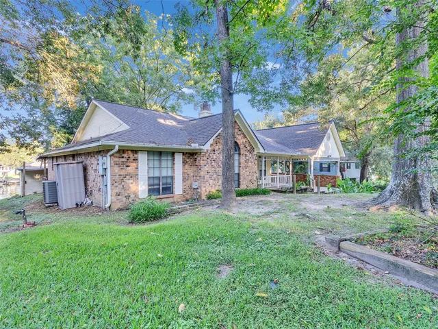 $549,900 | 185 Lake Drive, Onalaska, TX 77360