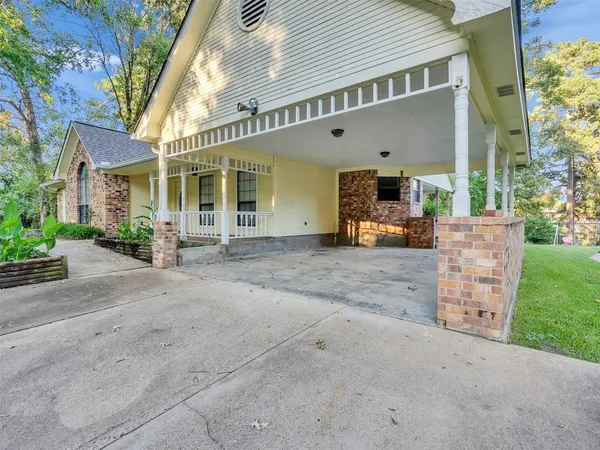 $425,000 | 185 Lake Drive, Onalaska, TX 77360