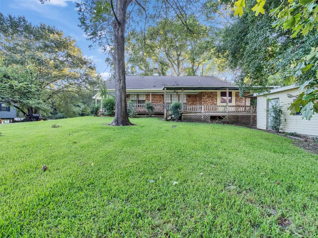 $549,900 | 185 Lake Drive, Onalaska, TX 77360