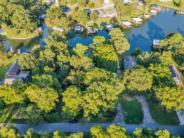 $474,900 | 185 Lake Drive, Onalaska, TX 77360