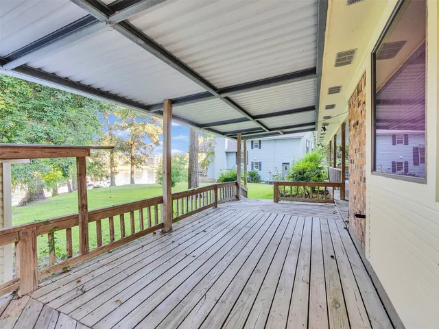 $549,900 | 185 Lake Drive, Onalaska, TX 77360