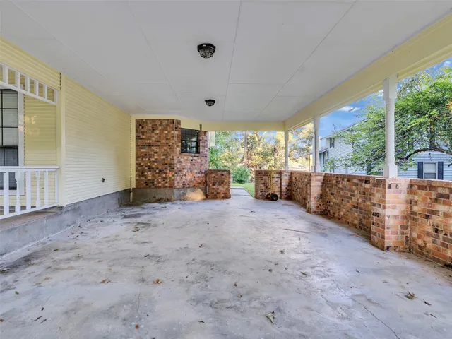 $549,900 | 185 Lake Drive, Onalaska, TX 77360