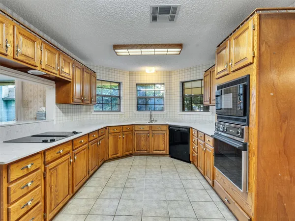 $474,900 | 185 Lake Drive, Onalaska, TX 77360