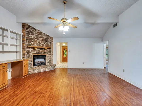 $474,900 | 185 Lake Drive, Onalaska, TX 77360