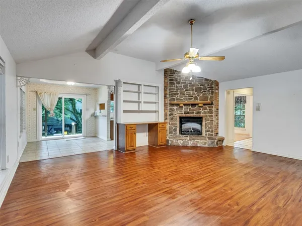 $425,000 | 185 Lake Drive, Onalaska, TX 77360