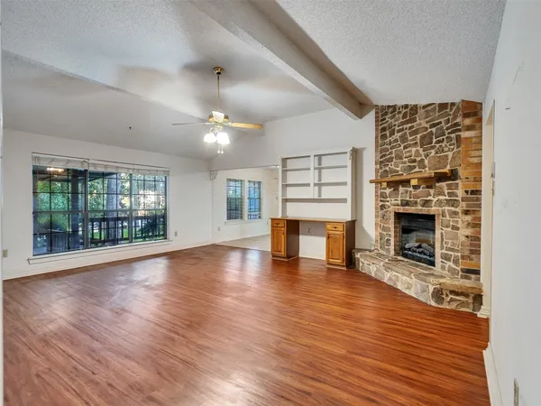 $425,000 | 185 Lake Drive, Onalaska, TX 77360