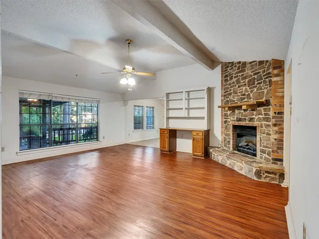 $549,900 | 185 Lake Drive, Onalaska, TX 77360