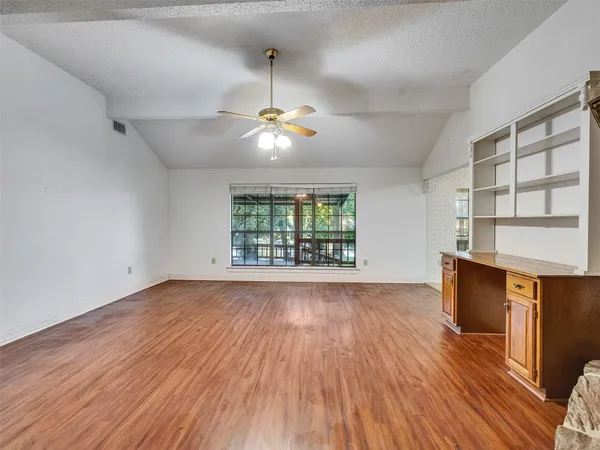 $425,000 | 185 Lake Drive, Onalaska, TX 77360