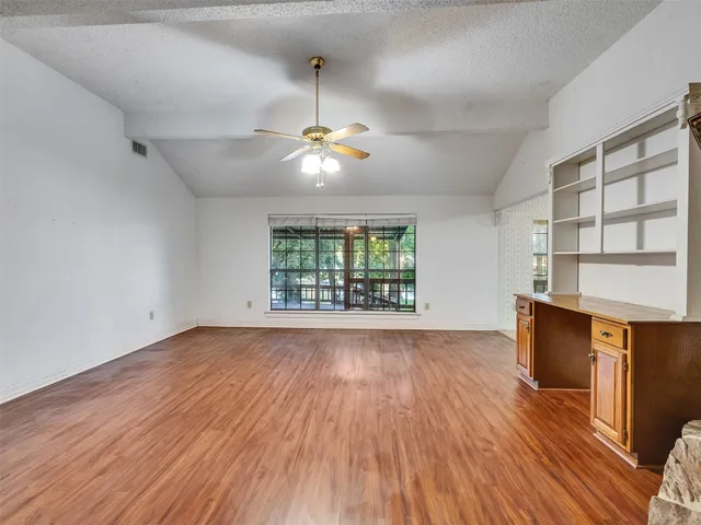 $549,900 | 185 Lake Drive, Onalaska, TX 77360