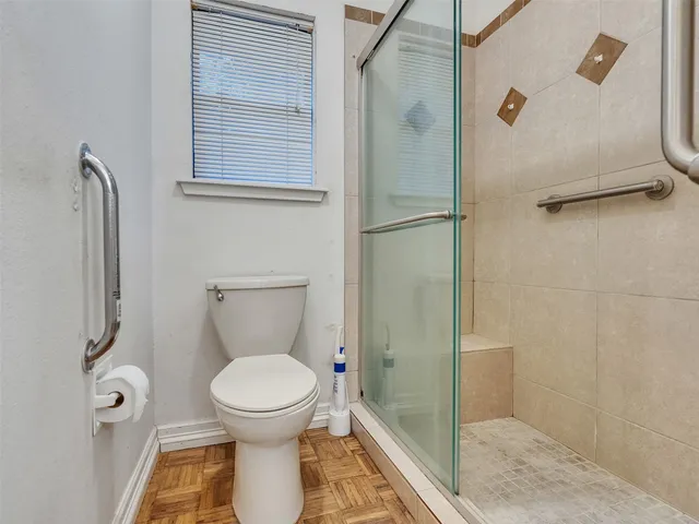 $549,900 | 185 Lake Drive, Onalaska, TX 77360