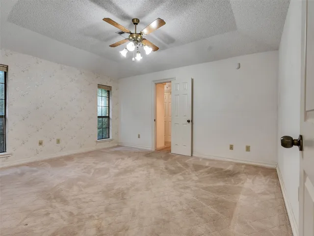 $549,900 | 185 Lake Drive, Onalaska, TX 77360