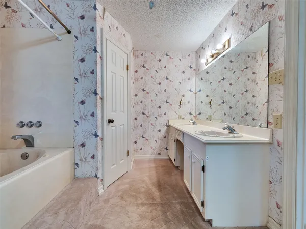 $474,900 | 185 Lake Drive, Onalaska, TX 77360