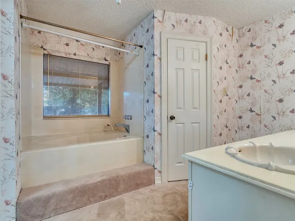 $425,000 | 185 Lake Drive, Onalaska, TX 77360