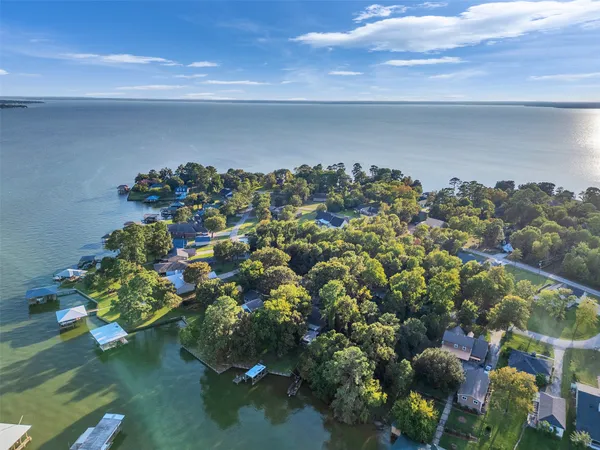 $474,900 | 185 Lake Drive, Onalaska, TX 77360