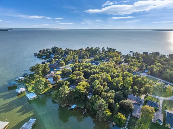 $425,000 | 185 Lake Drive, Onalaska, TX 77360