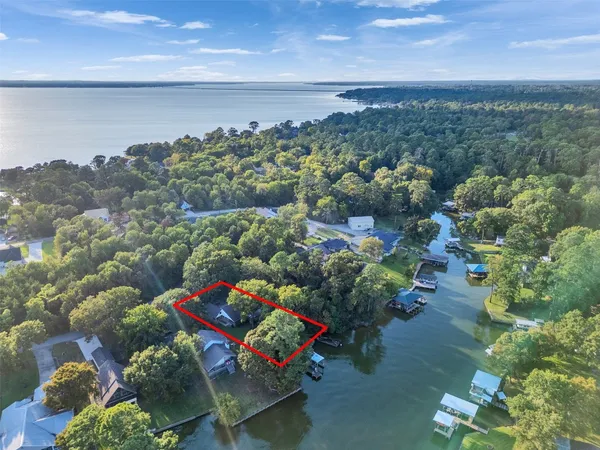 $425,000 | 185 Lake Drive, Onalaska, TX 77360