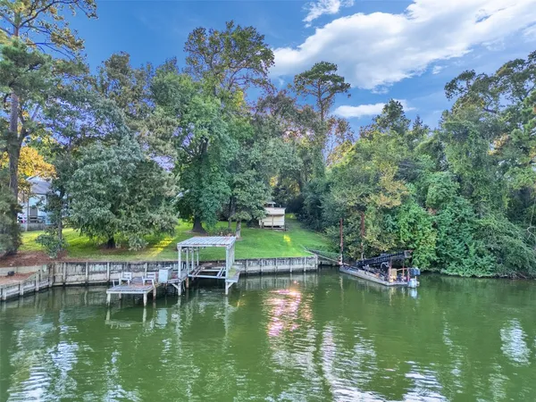 $425,000 | 185 Lake Drive, Onalaska, TX 77360