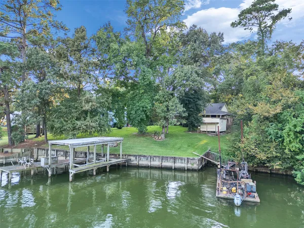 $474,900 | 185 Lake Drive, Onalaska, TX 77360