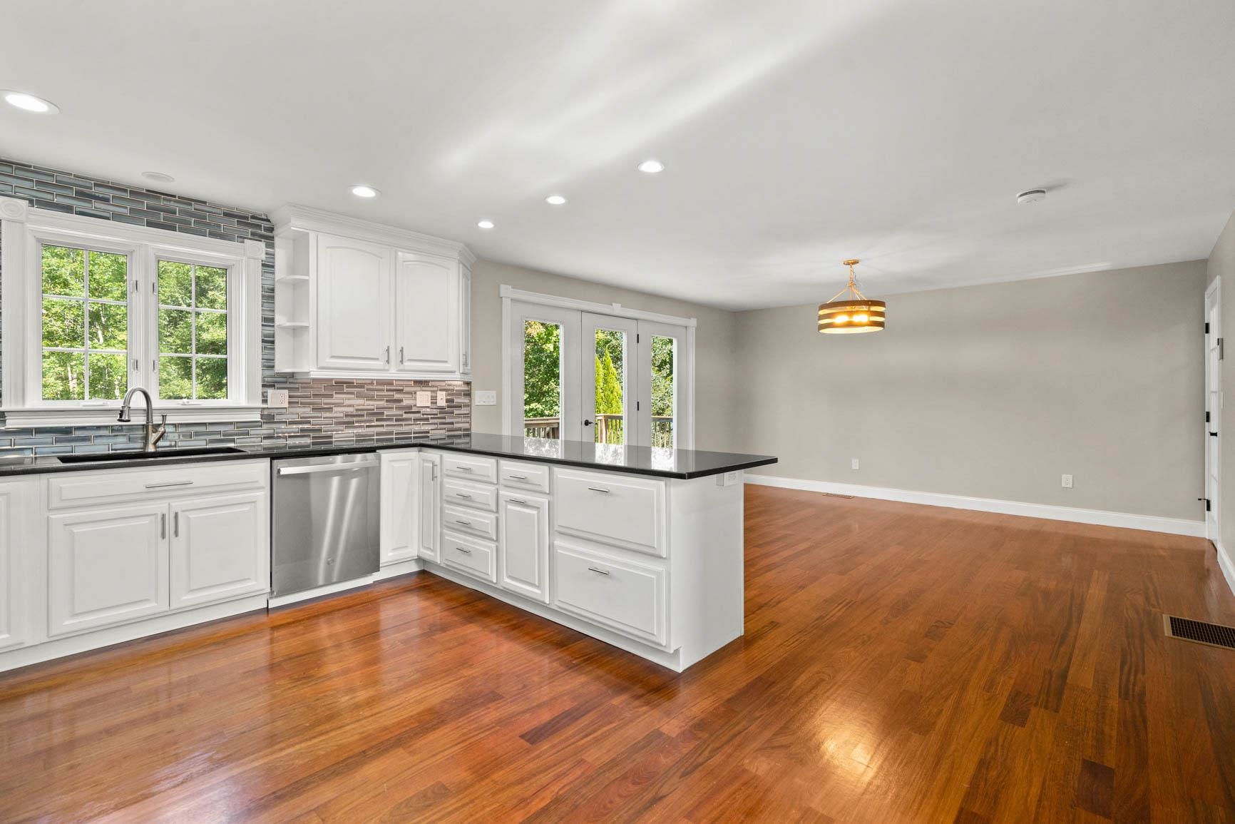 43 Clark Road Londonderry, NH 03053 - Photo 11 of 40
