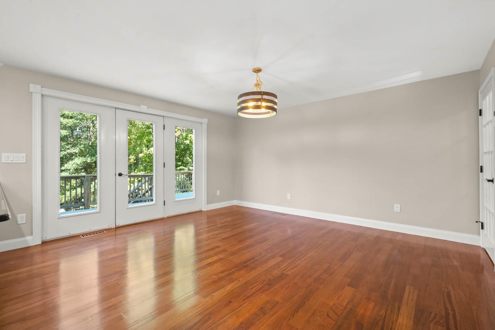 43 Clark Road Londonderry, NH 03053 - Photo 13 of 40