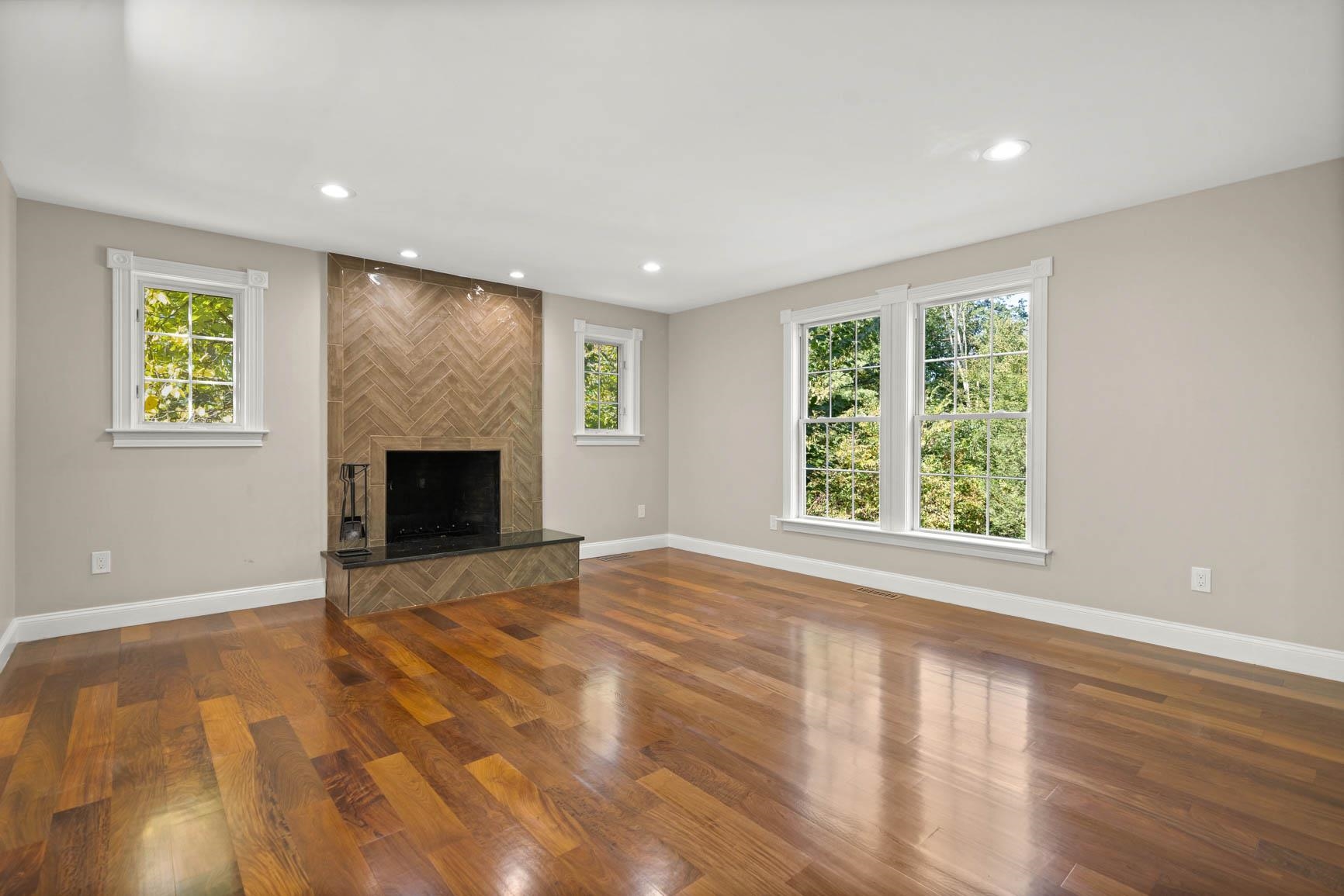 43 Clark Road Londonderry, NH 03053 - Photo 7 of 40