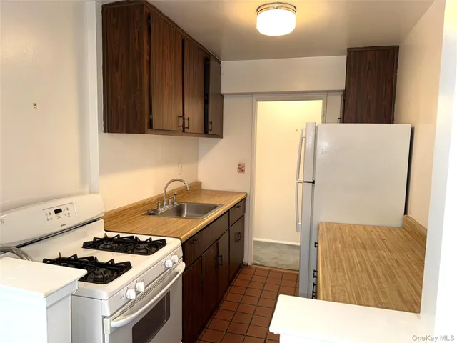 $159,900 | 650 Warburton Avenue, Unit 7C, Yonkers, NY 10701