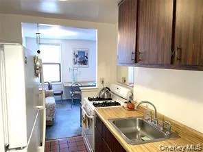$159,900 | 650 Warburton Avenue, Unit 7C, Yonkers, NY 10701