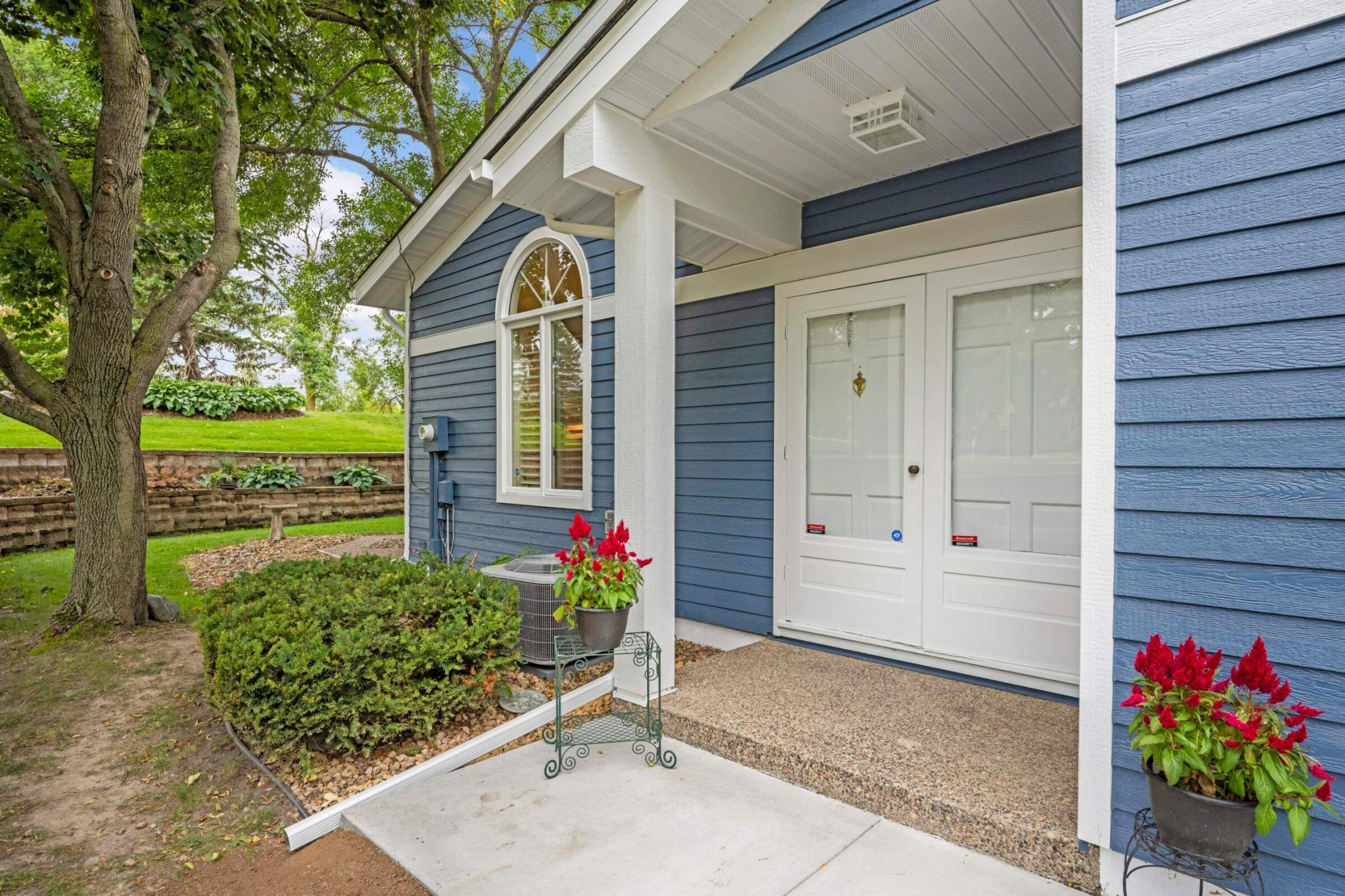 9336 Nesbitt Road Bloomington, MN 55437 - Photo 9 of 45