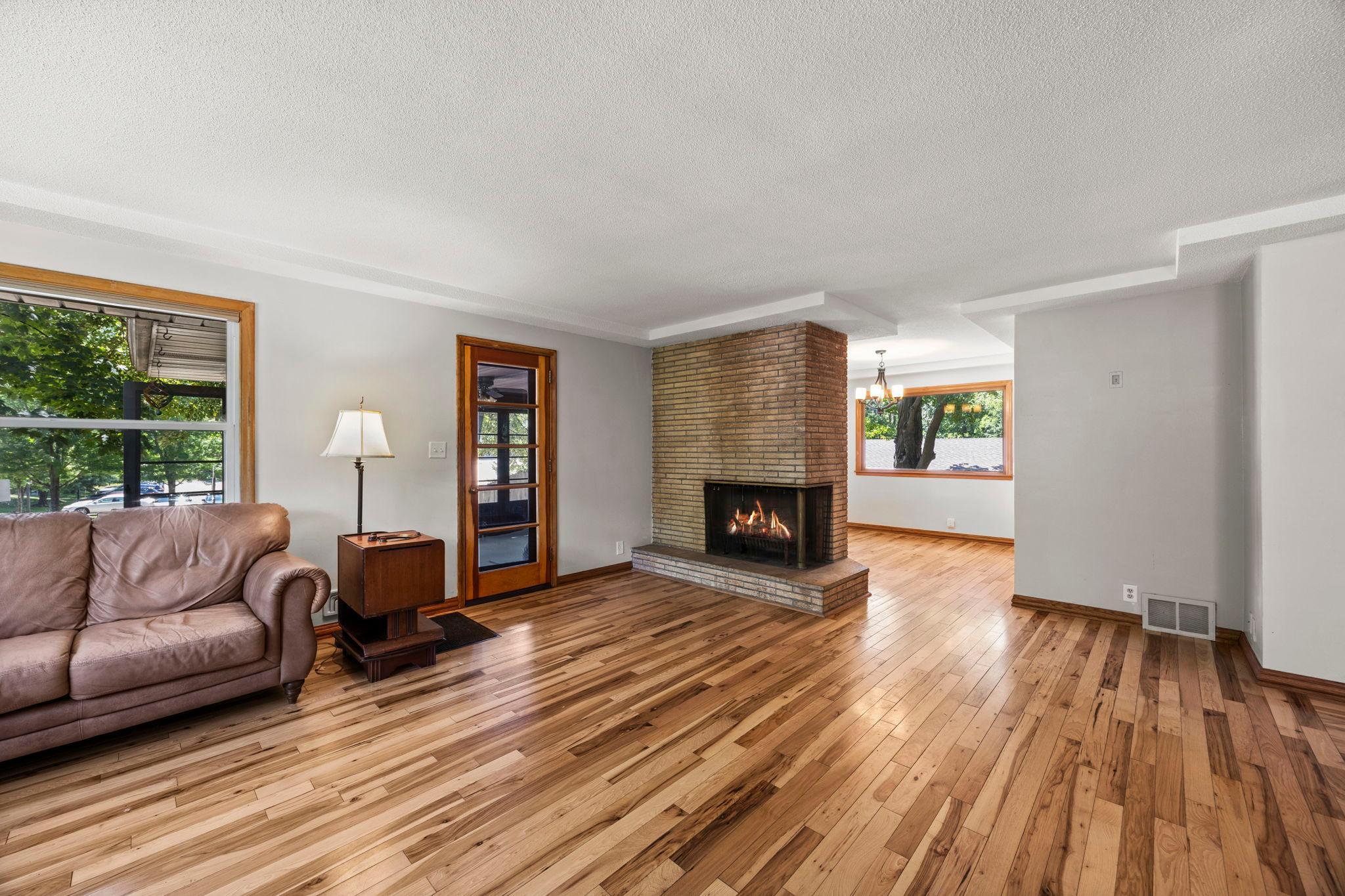 4344 Williston Road Minnetonka, MN 55345 - Photo 2 of 33 Gallery Image 2