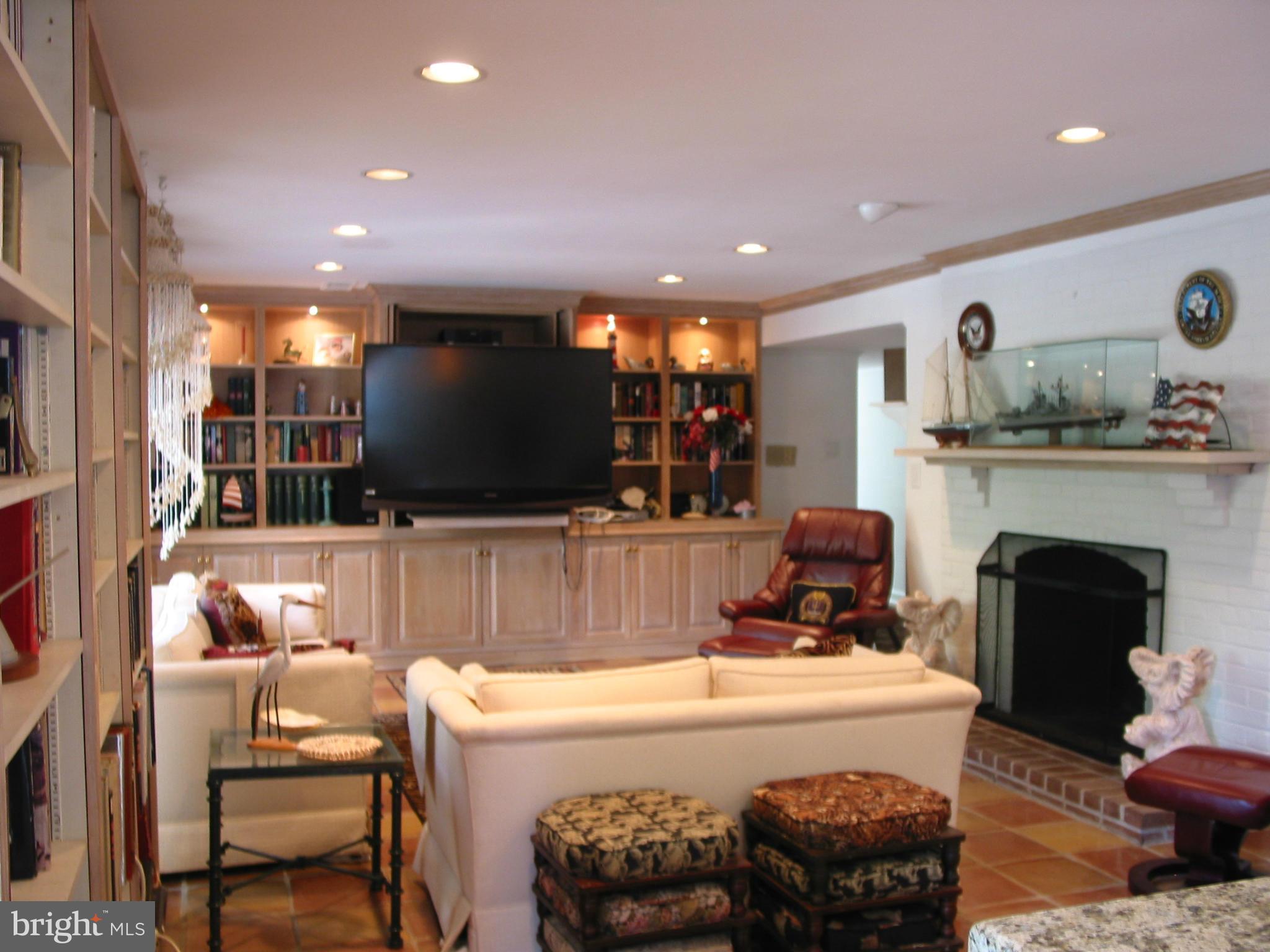 8304 Riding Ridge Place McLean, VA 22102 - Photo 16 of 26 Family Room