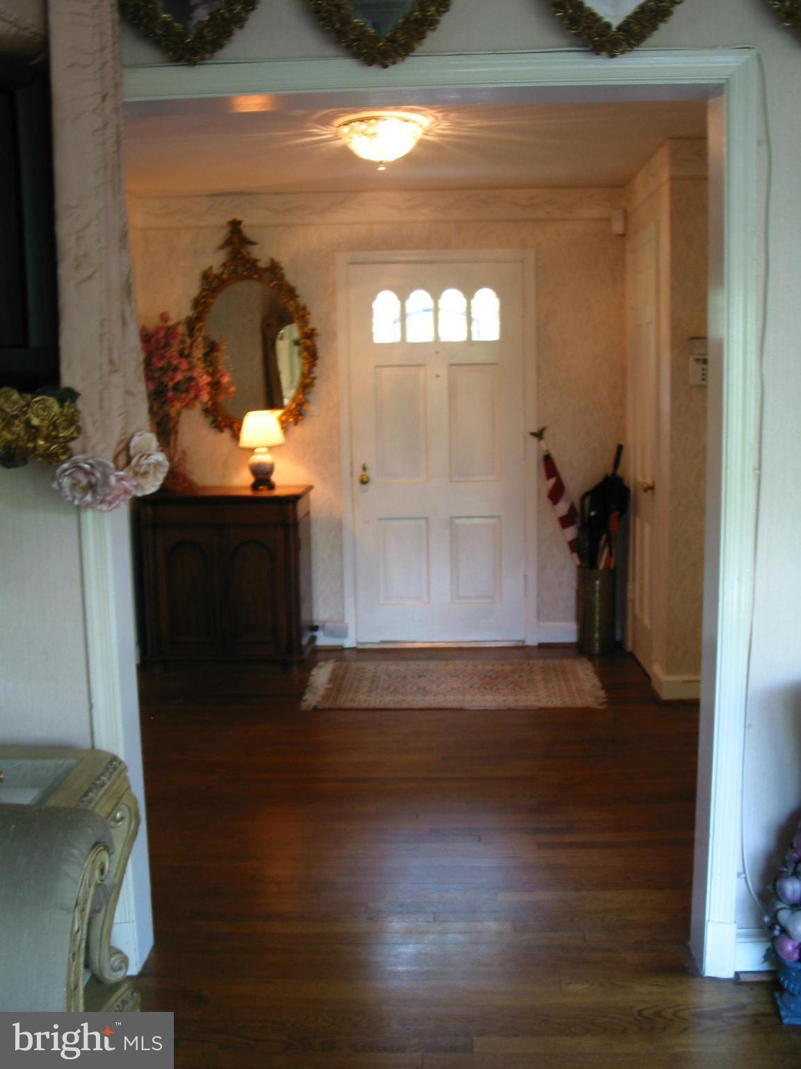 8304 Riding Ridge Place McLean, VA 22102 - Photo 3 of 26 Interior (General)