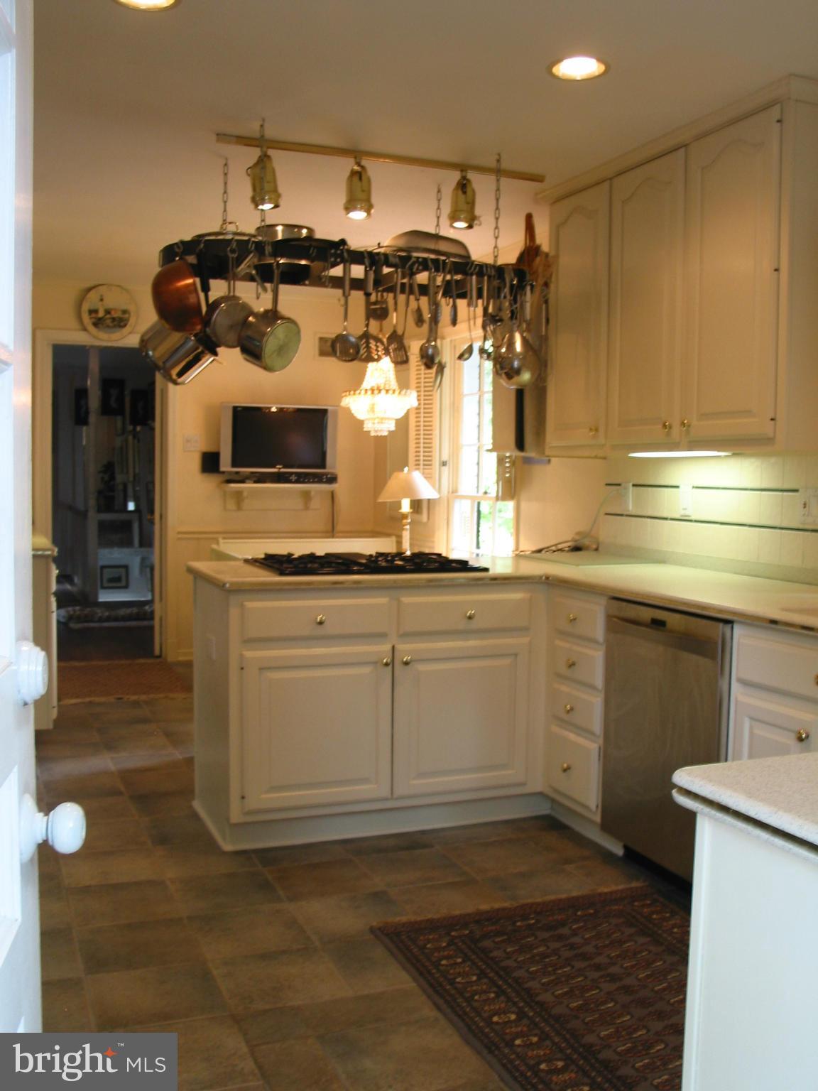 8304 Riding Ridge Place McLean, VA 22102 - Photo 8 of 26 Kitchen