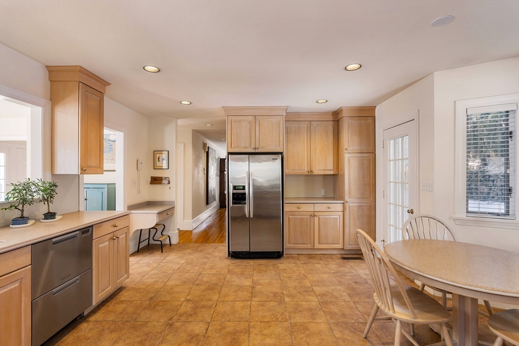 10 Redstone Lane Marblehead, MA 01945 - Photo 13 of 31 a kitchen with stainless steel appliances a refrigerator and a stove