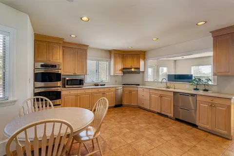 $2,285,000 | 10 Redstone Lane, Marblehead, MA 01945