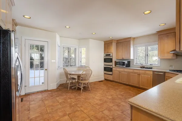 $2,285,000 | 10 Redstone Lane, Marblehead, MA 01945