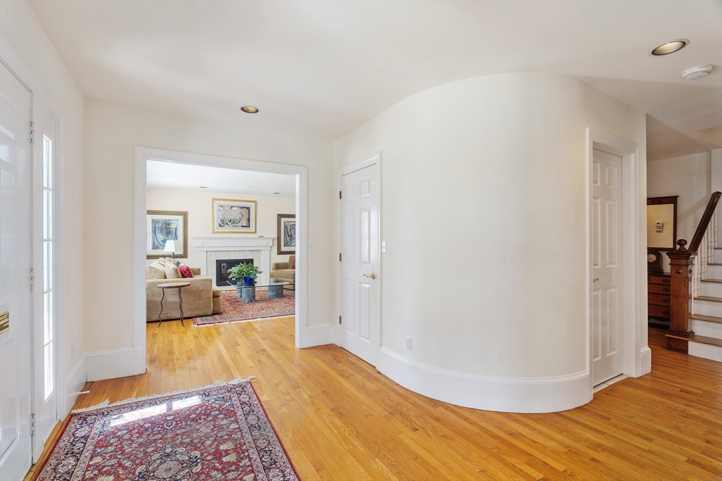 10 Redstone Lane Marblehead, MA 01945 - Photo 5 of 31 a view of a living room