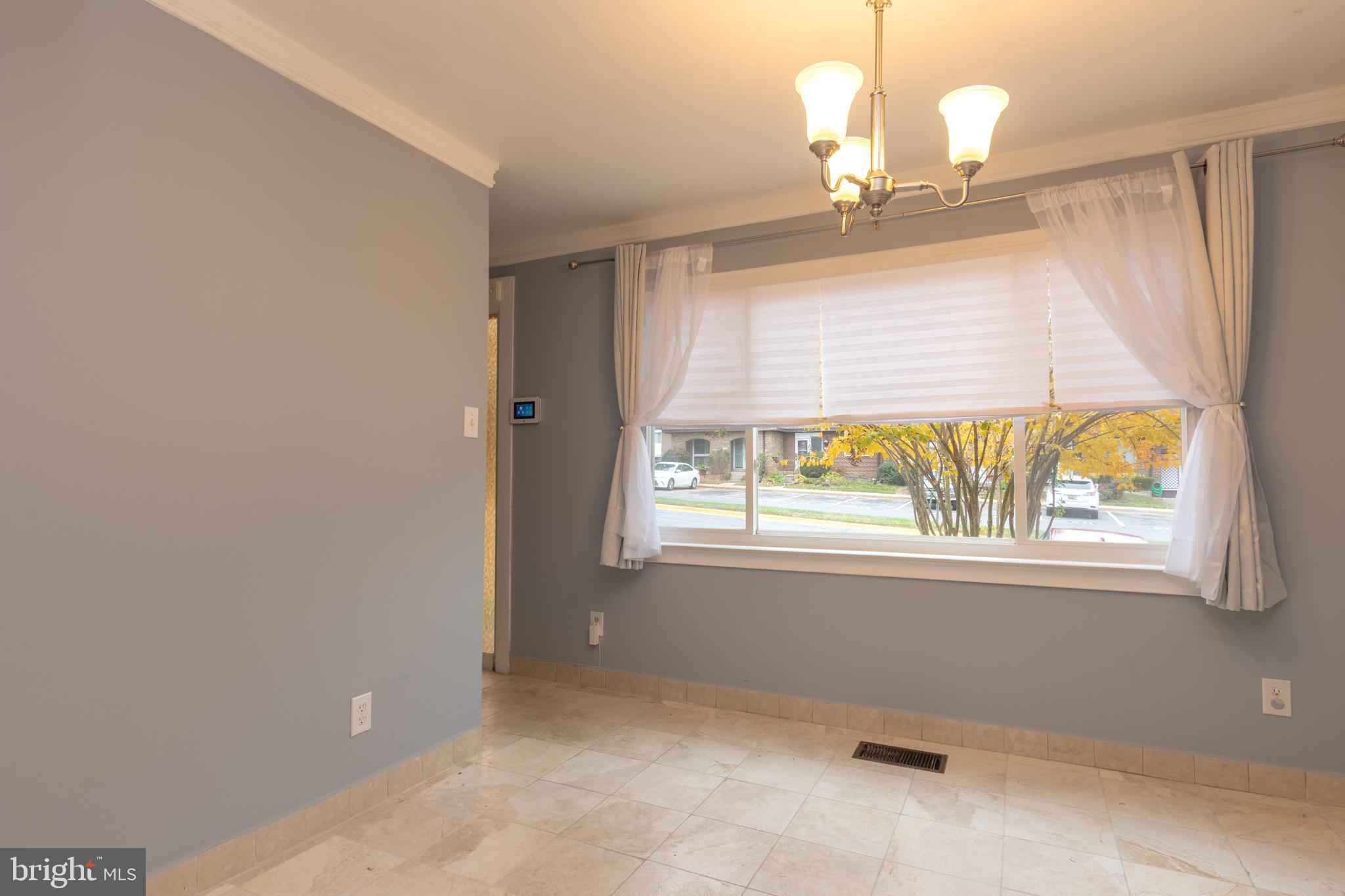 583 Summit Hall Road, Unit 583 Gaithersburg, MD 20877 - Photo 2 of 20 Table Space Eat-In Kitchen