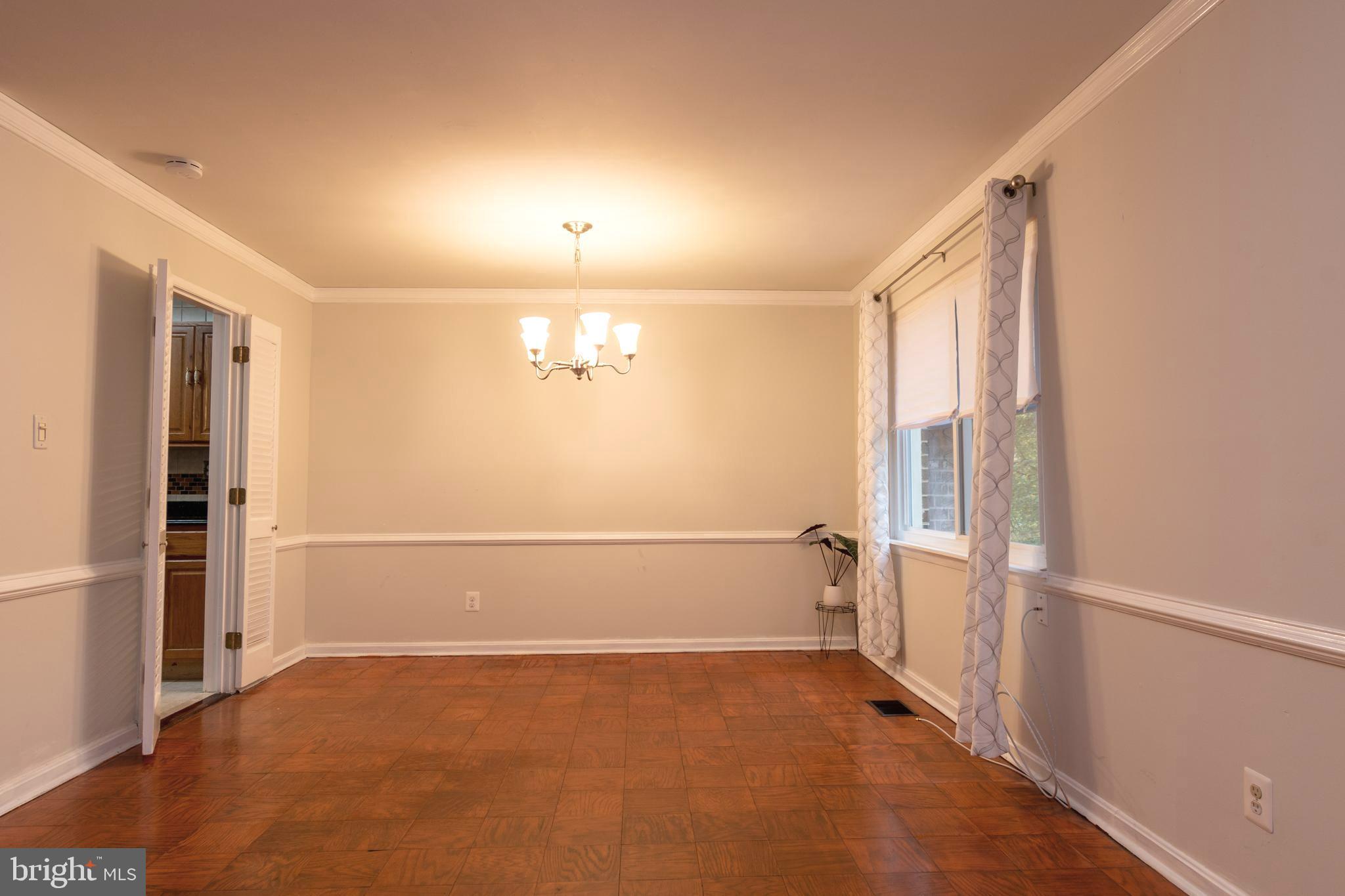 583 Summit Hall Road, Unit 583 Gaithersburg, MD 20877 - Photo 5 of 20 Large DIning Room