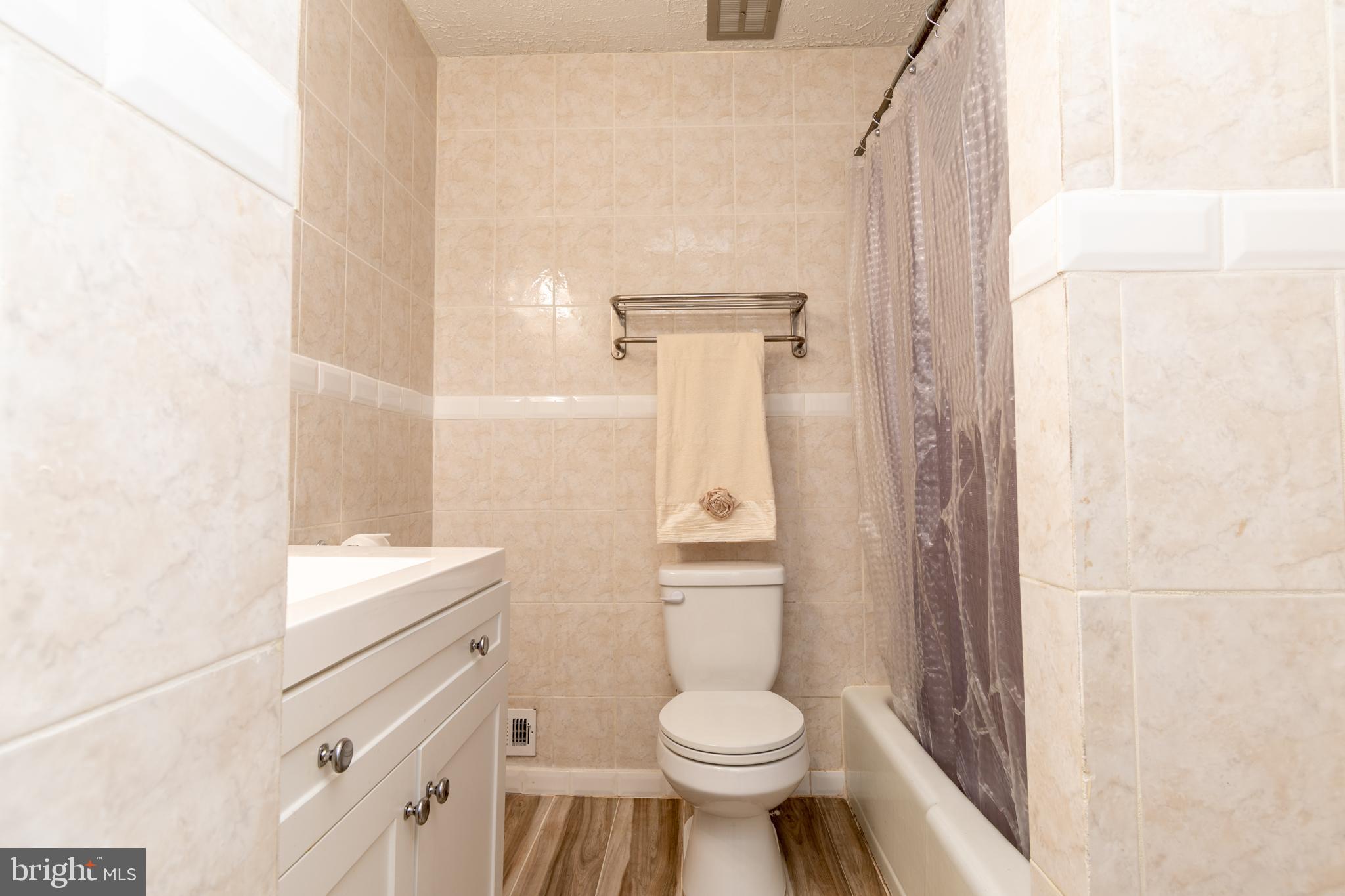 583 Summit Hall Road, Unit 583 Gaithersburg, MD 20877 - Photo 10 of 20 Primary Full Bath