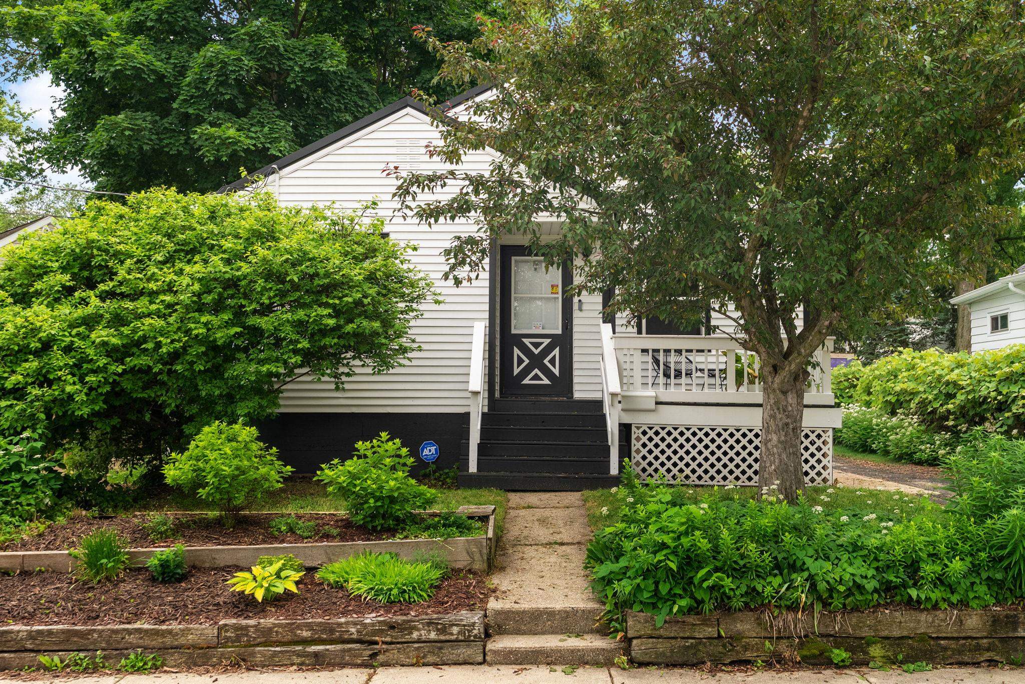 2933 Sachs Street Madison, WI 53704 - Photo 2 of 30