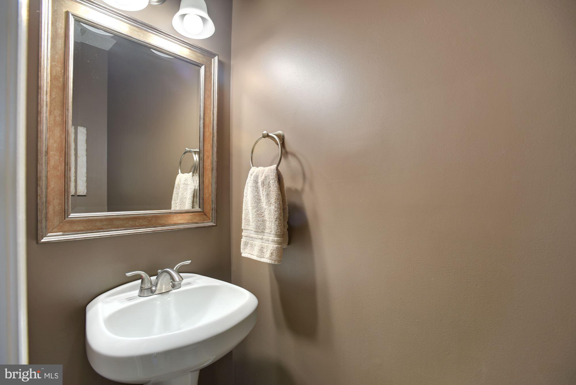 4 Victoria Square Frederick, MD 21702 - Photo 13 of 37 Powder Room