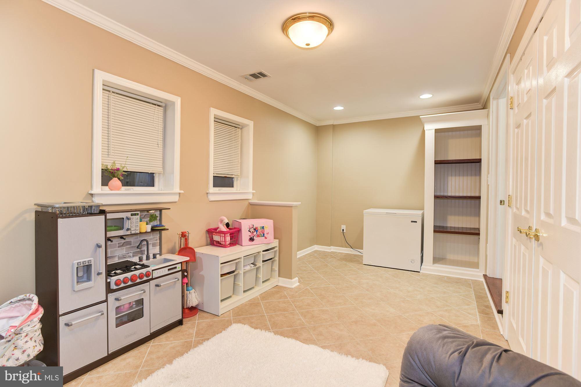 4 Victoria Square Frederick, MD 21702 - Photo 23 of 37 Family Room